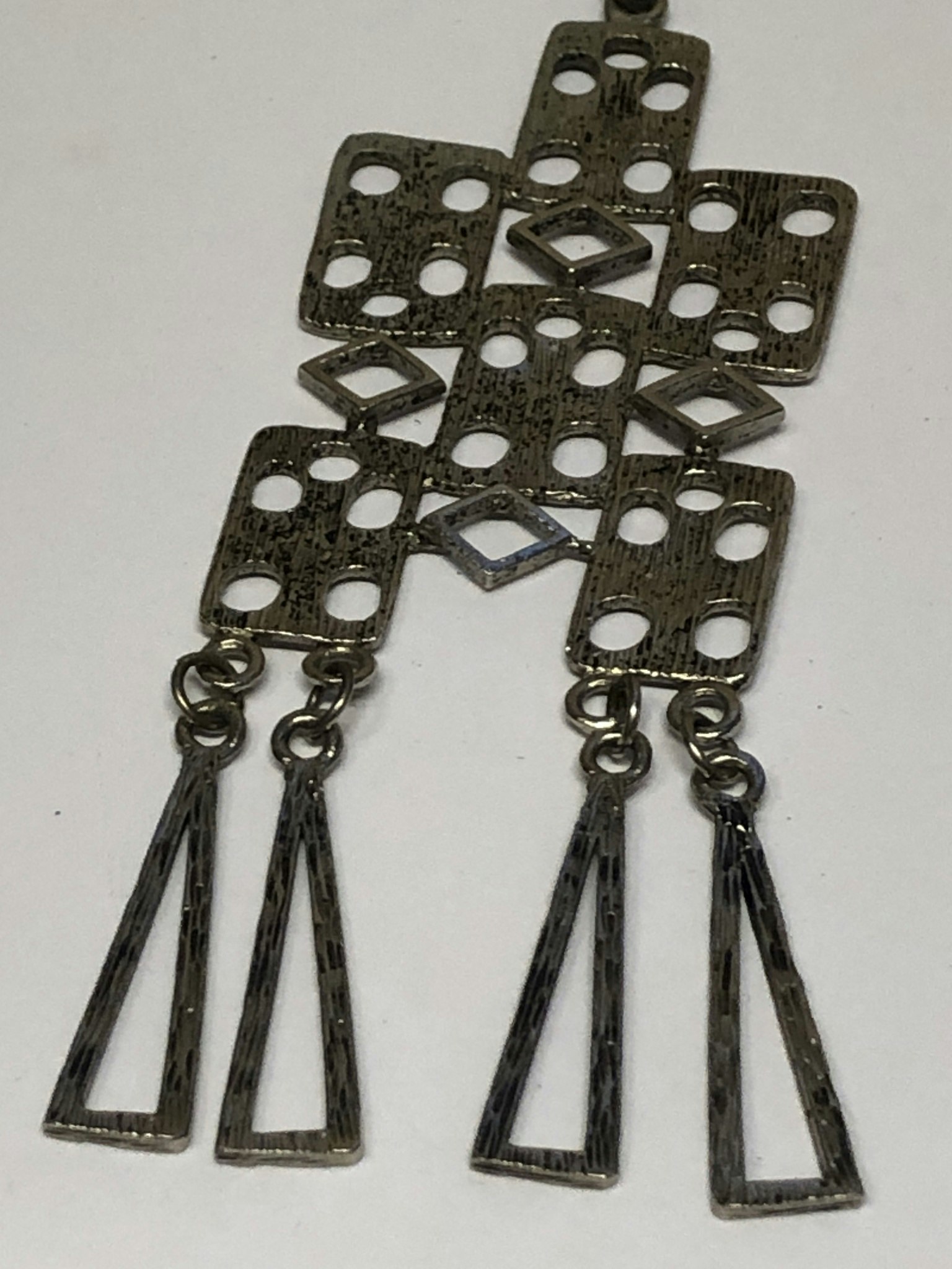 Halsband, tenn, stämplad P63