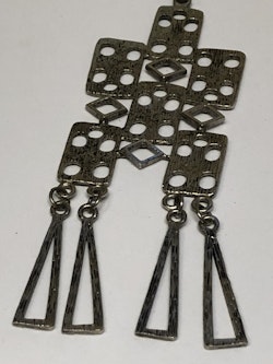 Halsband, tenn, stämplad P63