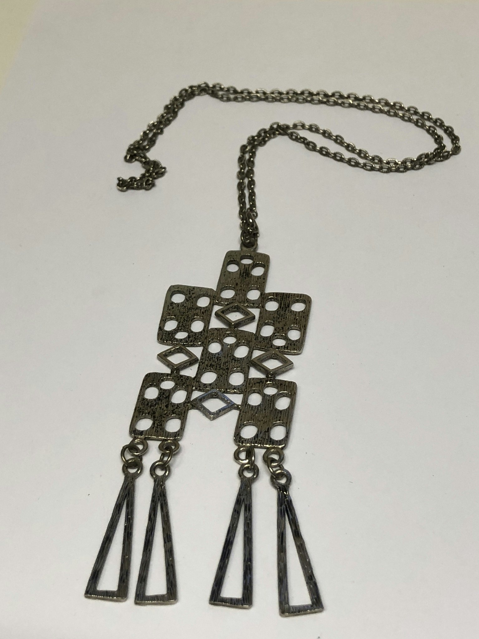 Halsband, tenn, stämplad P63