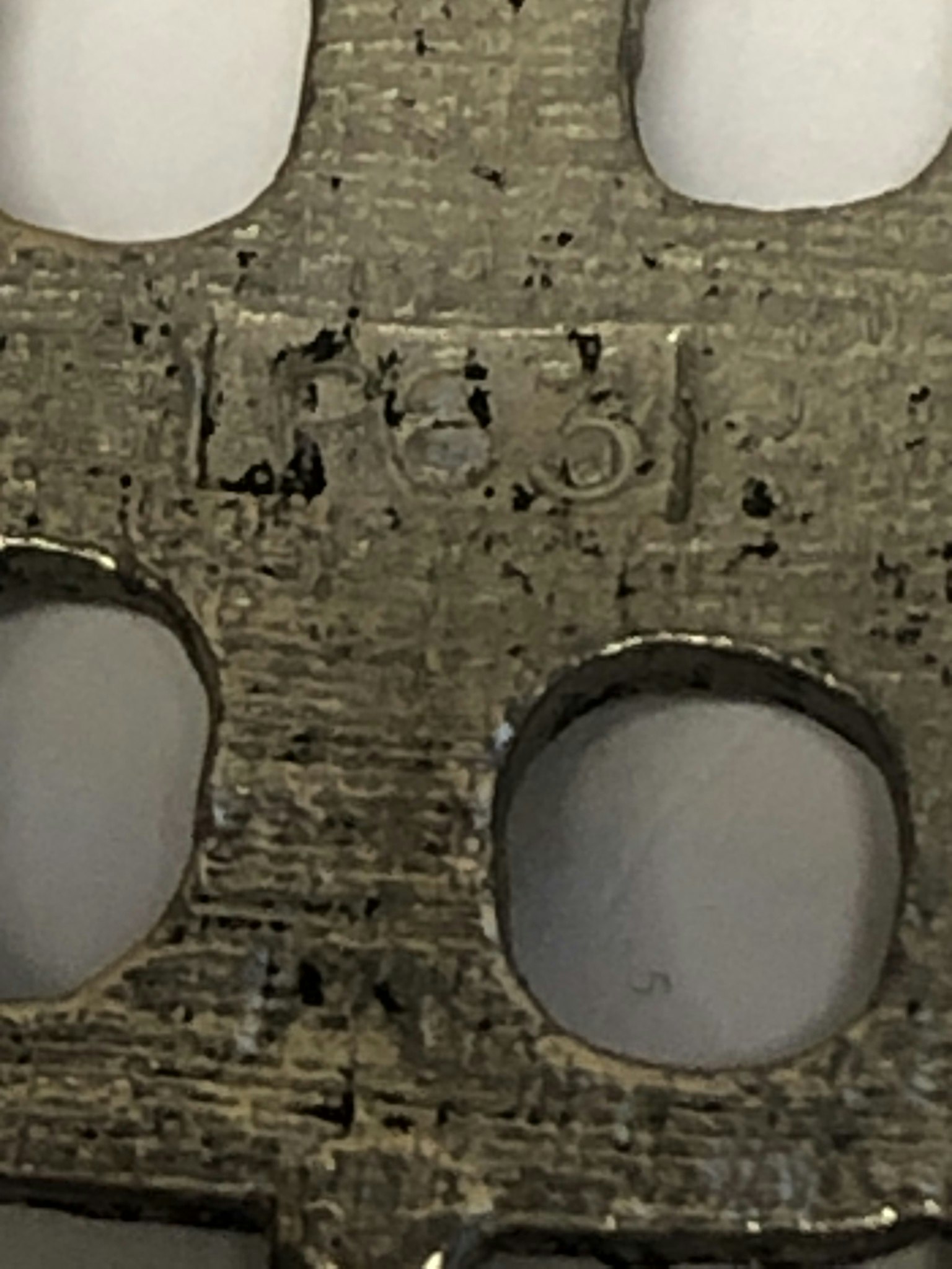 Halsband, tenn, stämplad P63