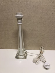 BORDSLAMPA, glas, Flygsfors glas bruk, 1900-talets tredje kvartal.