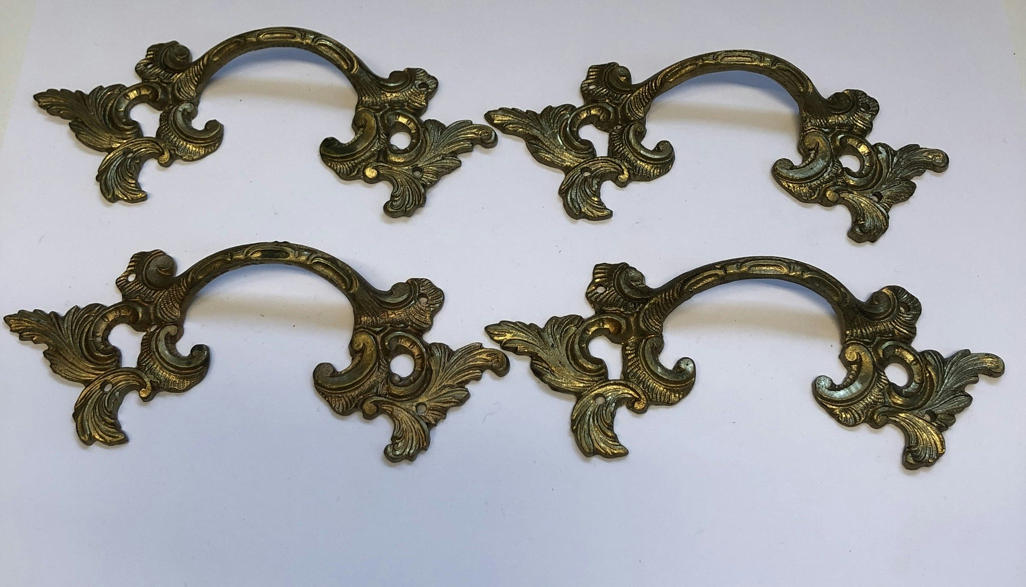 BESLAG, 4 st. metall, rokokostil, 1900-talets mitt.