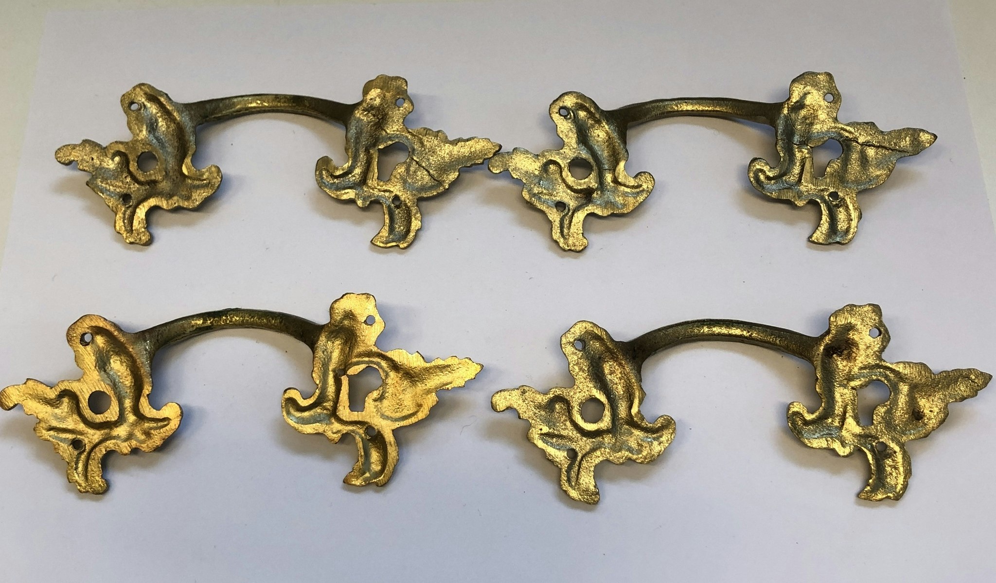 BESLAG, 4 st. metall, rokokostil, 1900-talets mitt.