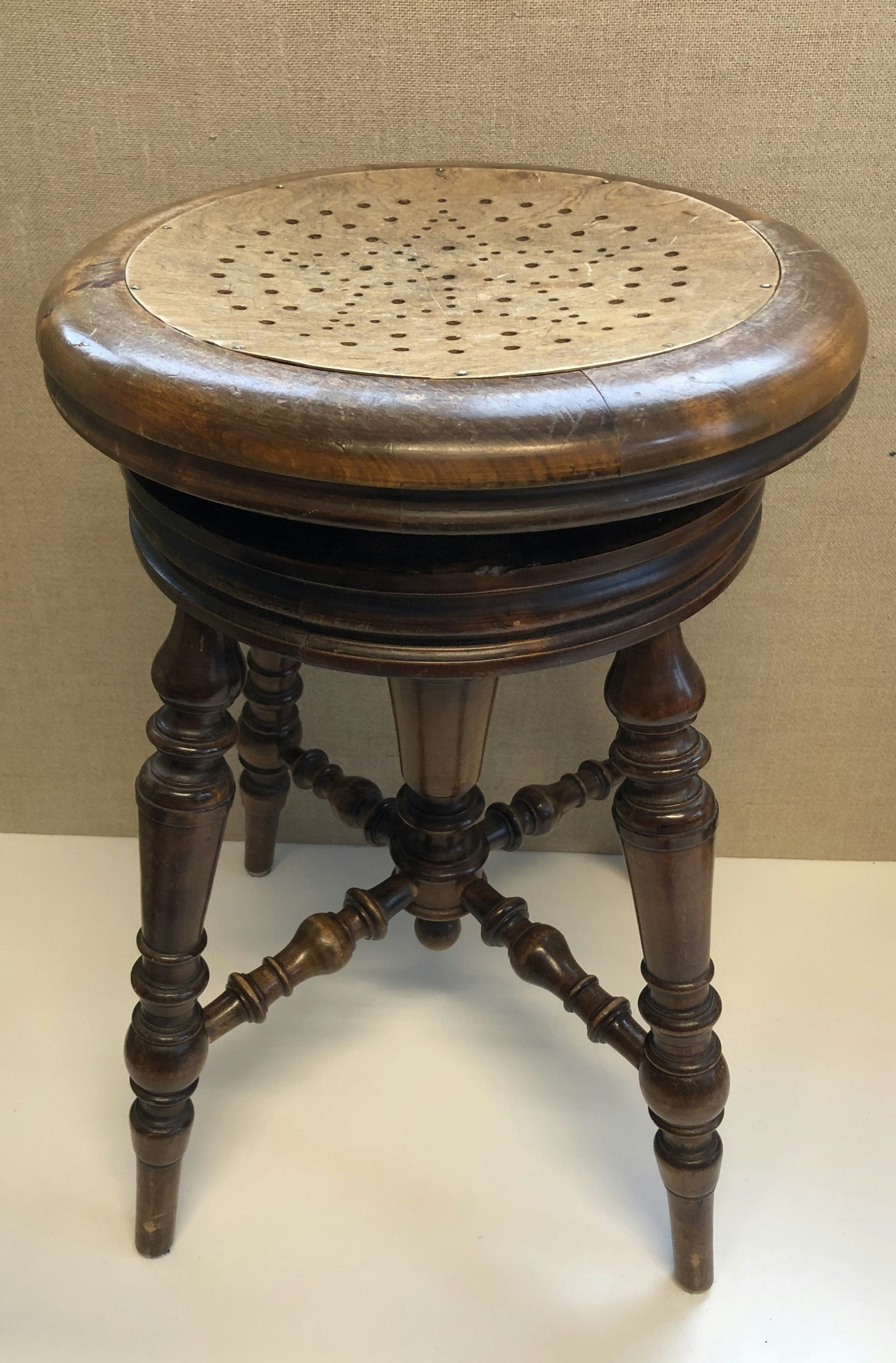 SWIVEL STOOL, birch, early 20th century.
