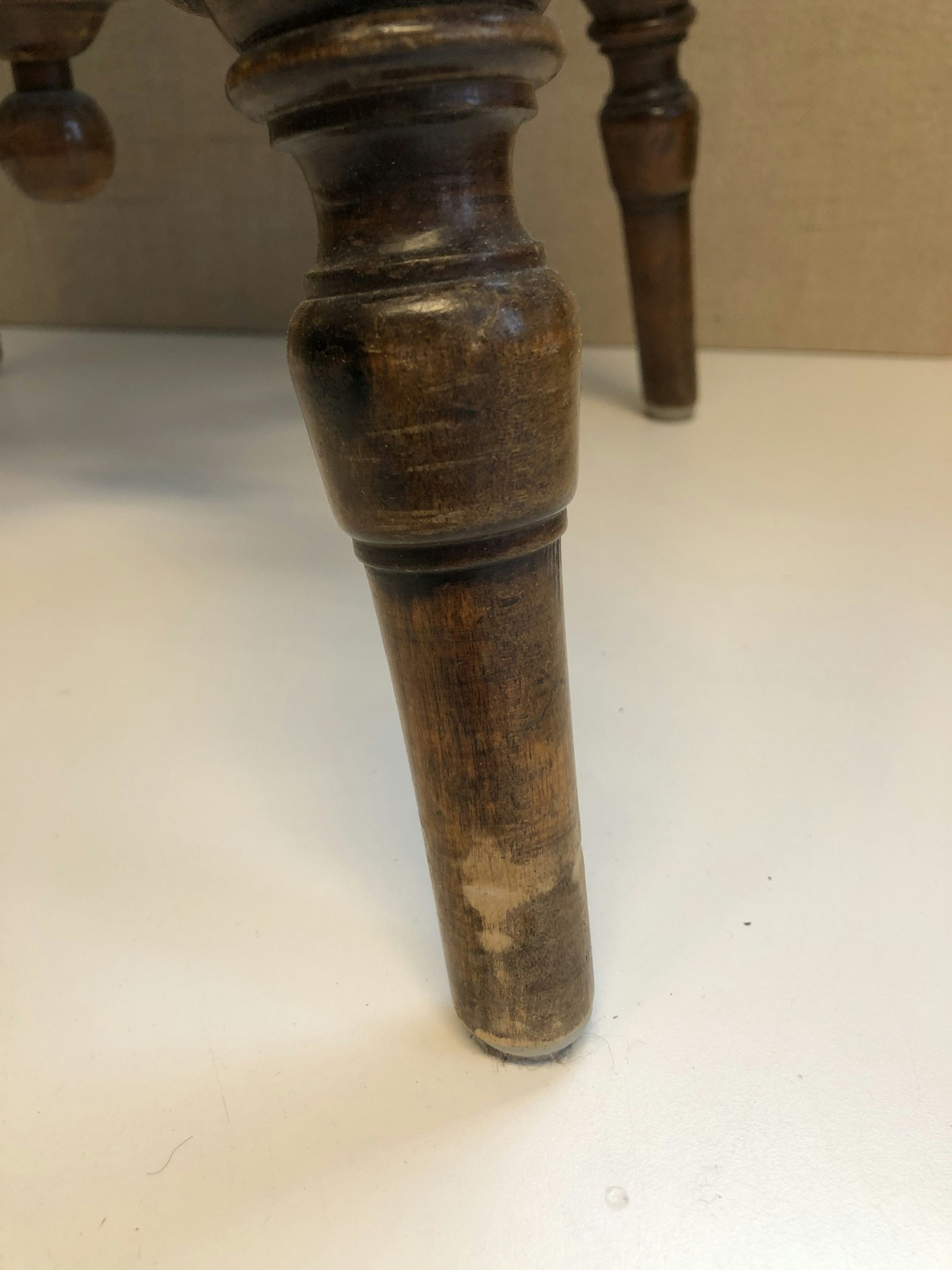 SWIVEL STOOL, birch, early 20th century.