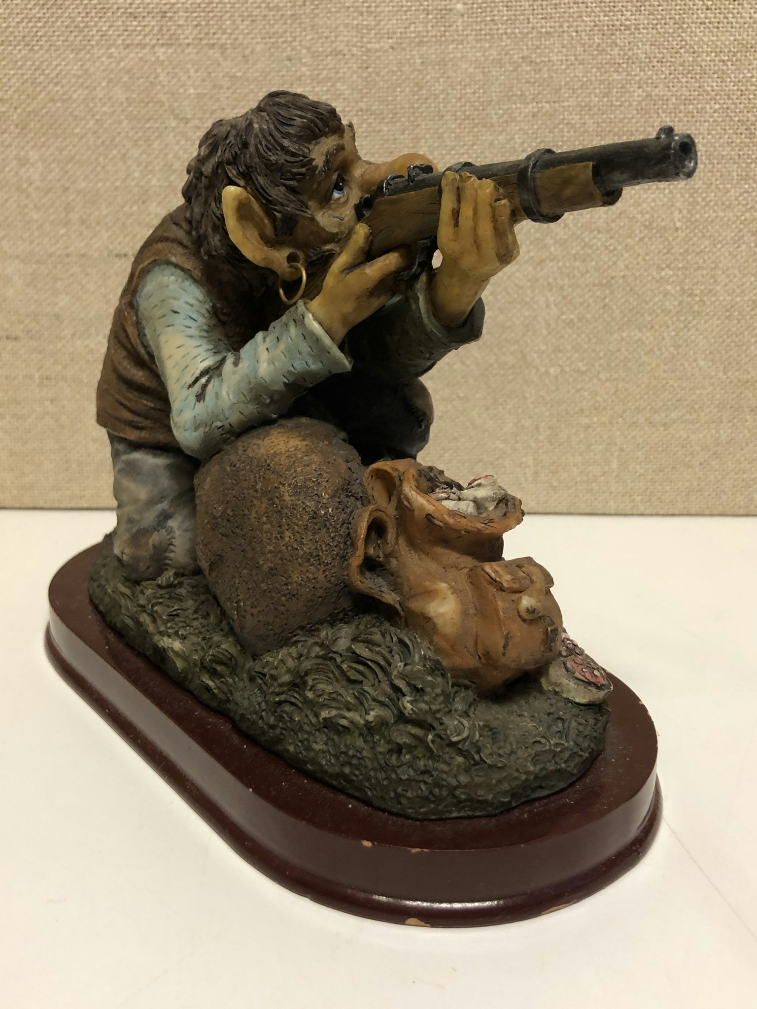 SKULPTUR, prickskytten, konstmassa, Rolf Lidberg, RBA Olofström.