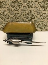 HOUSEHOLD SCALE, metal, Domus, first half of the 20th century.