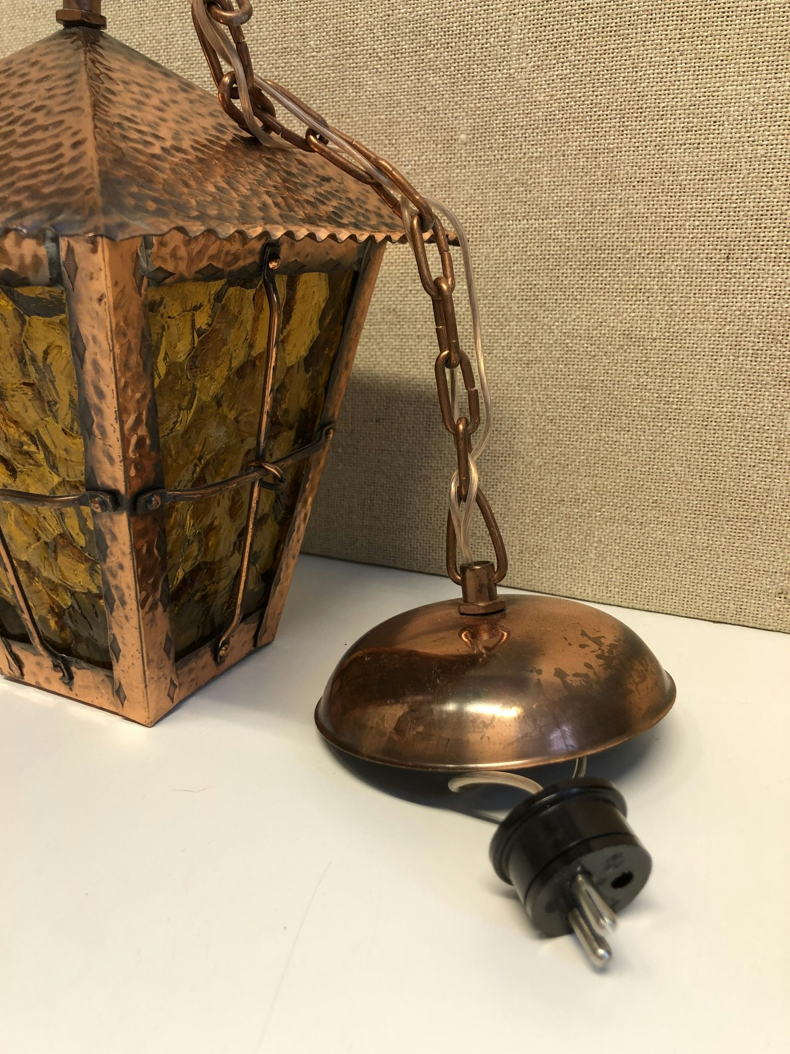 TAKLAMPA, koppar/glas, 1900-talets andra hälft.