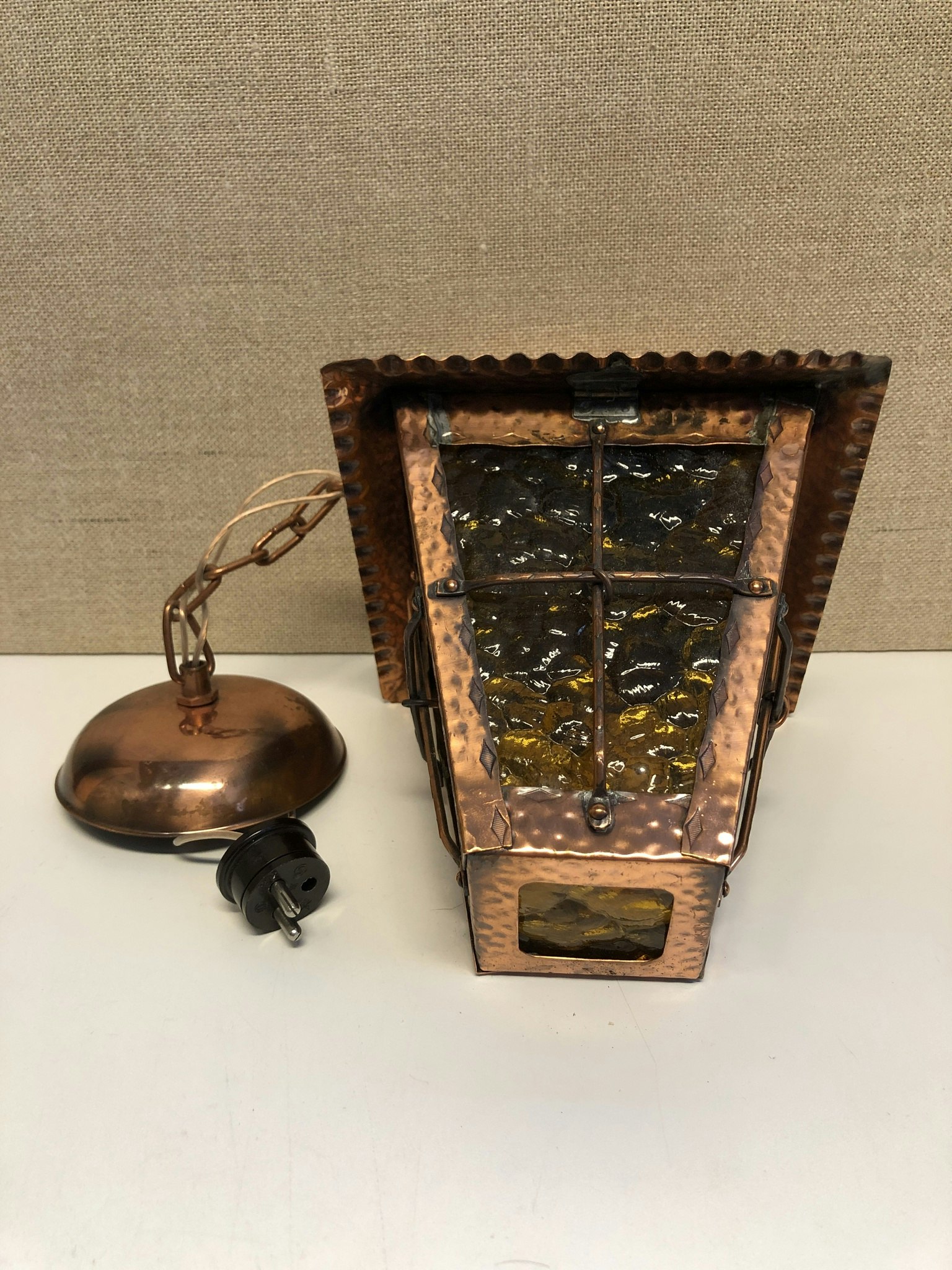 TAKLAMPA, koppar/glas, 1900-talets andra hälft.