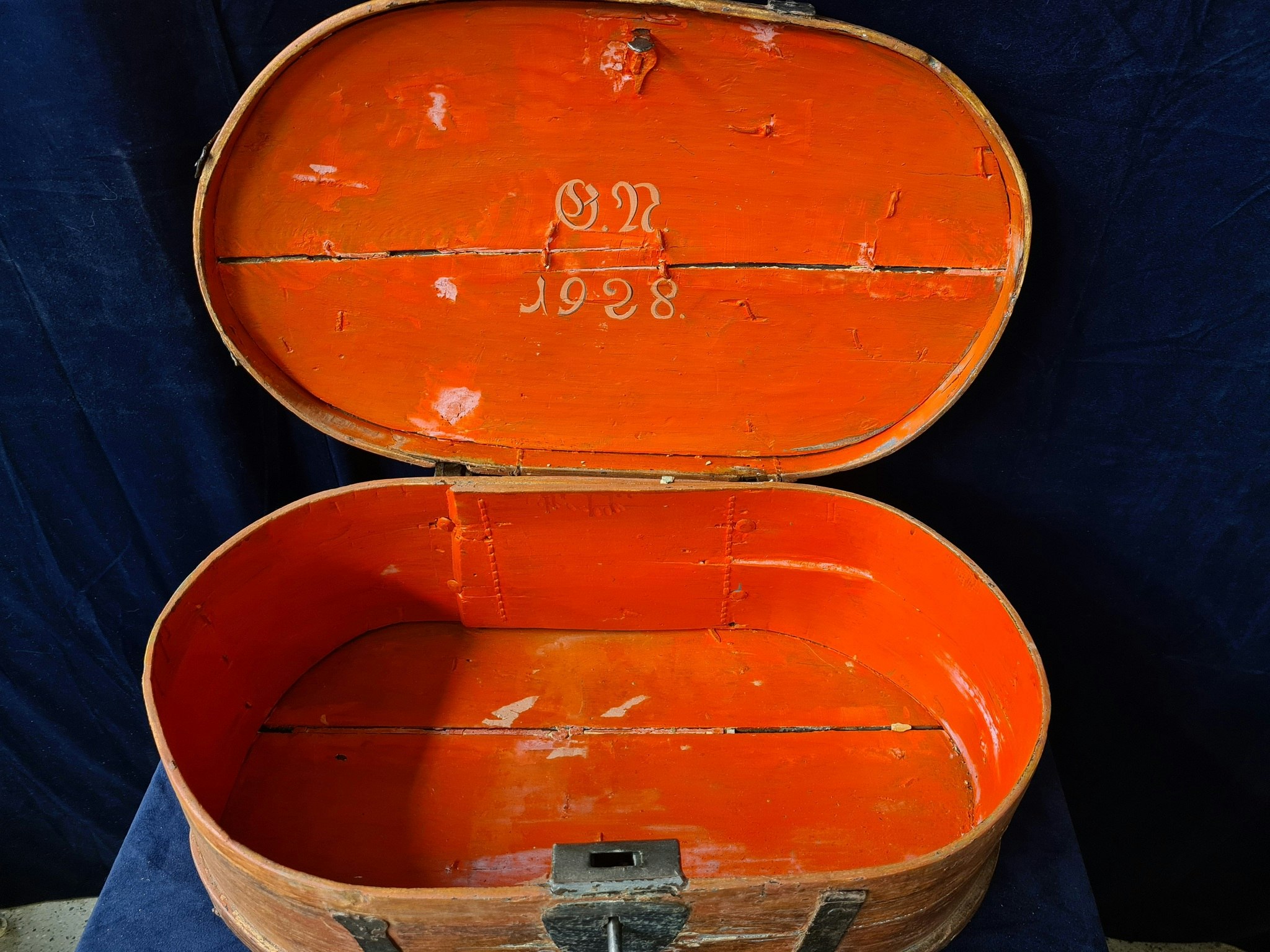 FORSKRIN, bemålat trä, allmoge, 1800-talets början.