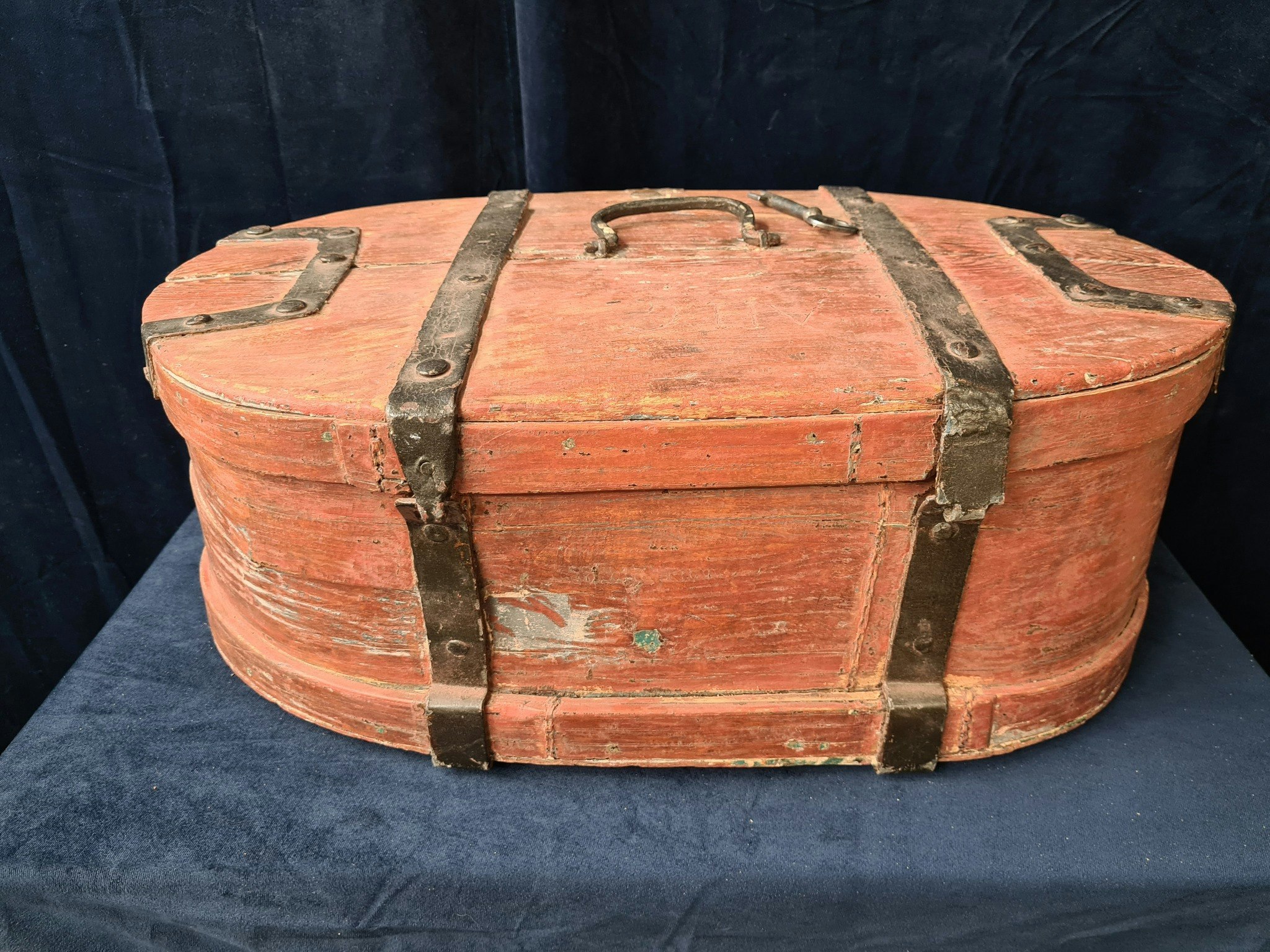 FORSKRIN, bemålat trä, allmoge, 1800-talets början.