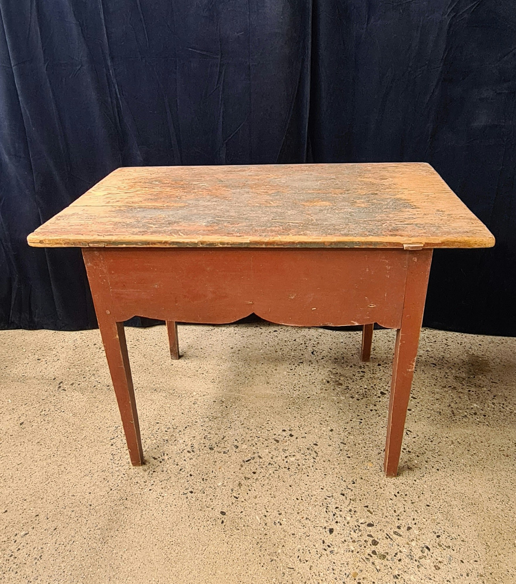 BORD, bemåd furu, allmoge, 1800-tal.