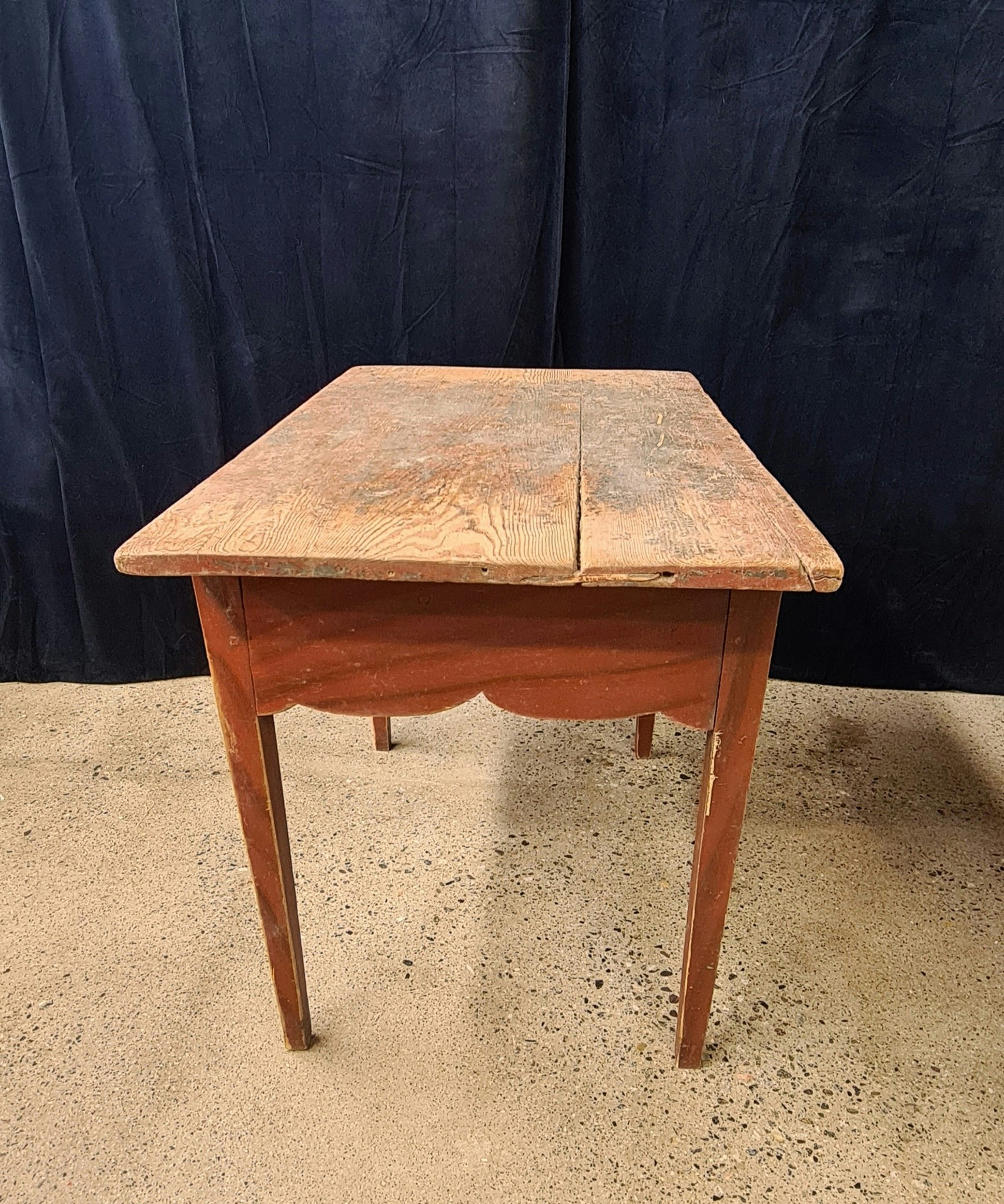 BORD, bemåd furu, allmoge, 1800-tal.