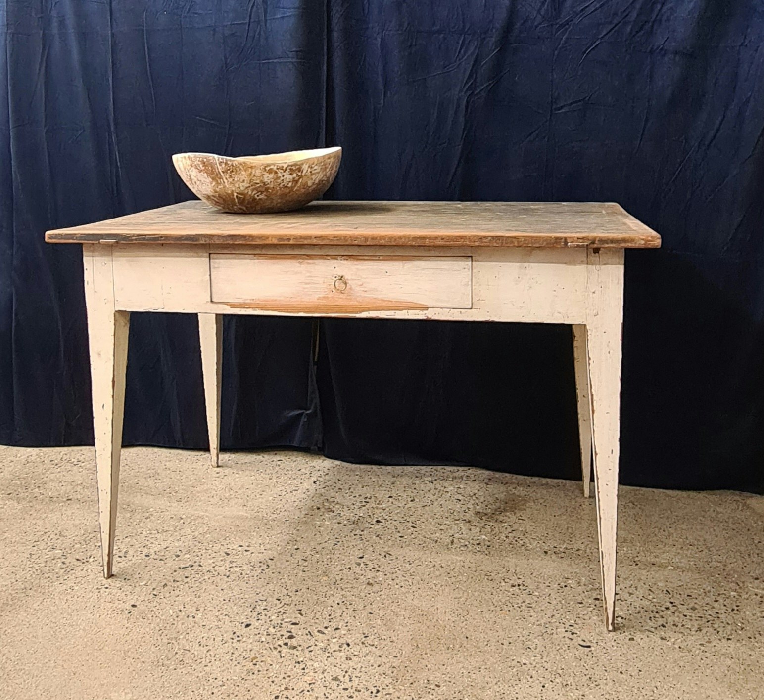 BORD, bemålad furu, Gustaviansk stil, tidigt 1800-tal.