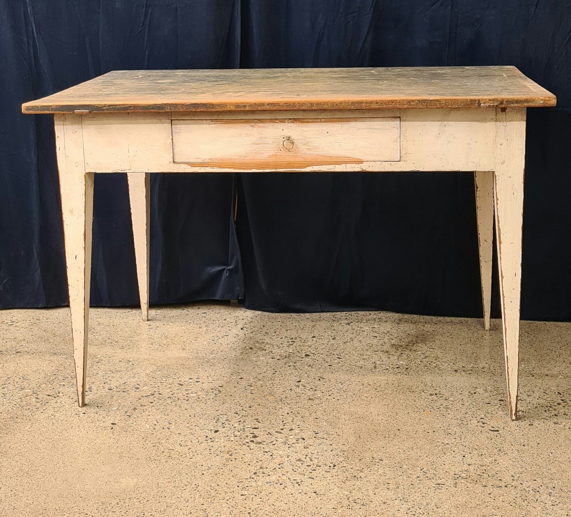 BORD, bemålad furu, Gustaviansk stil, tidigt 1800-tal.