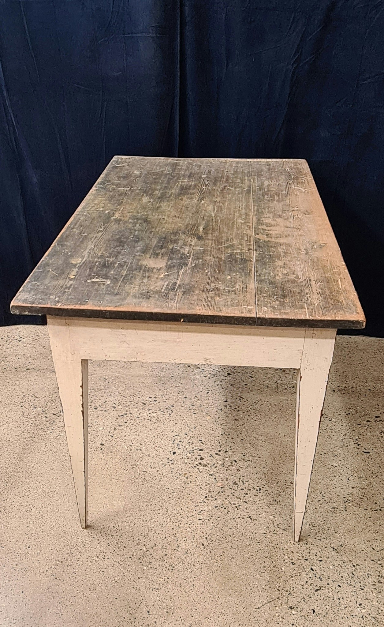 BORD, bemålad furu, Gustaviansk stil, tidigt 1800-tal.