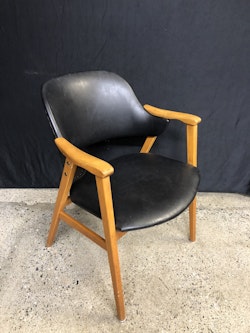 KARMSTOL, bok, svart läderimitation, 1960/70-tal.