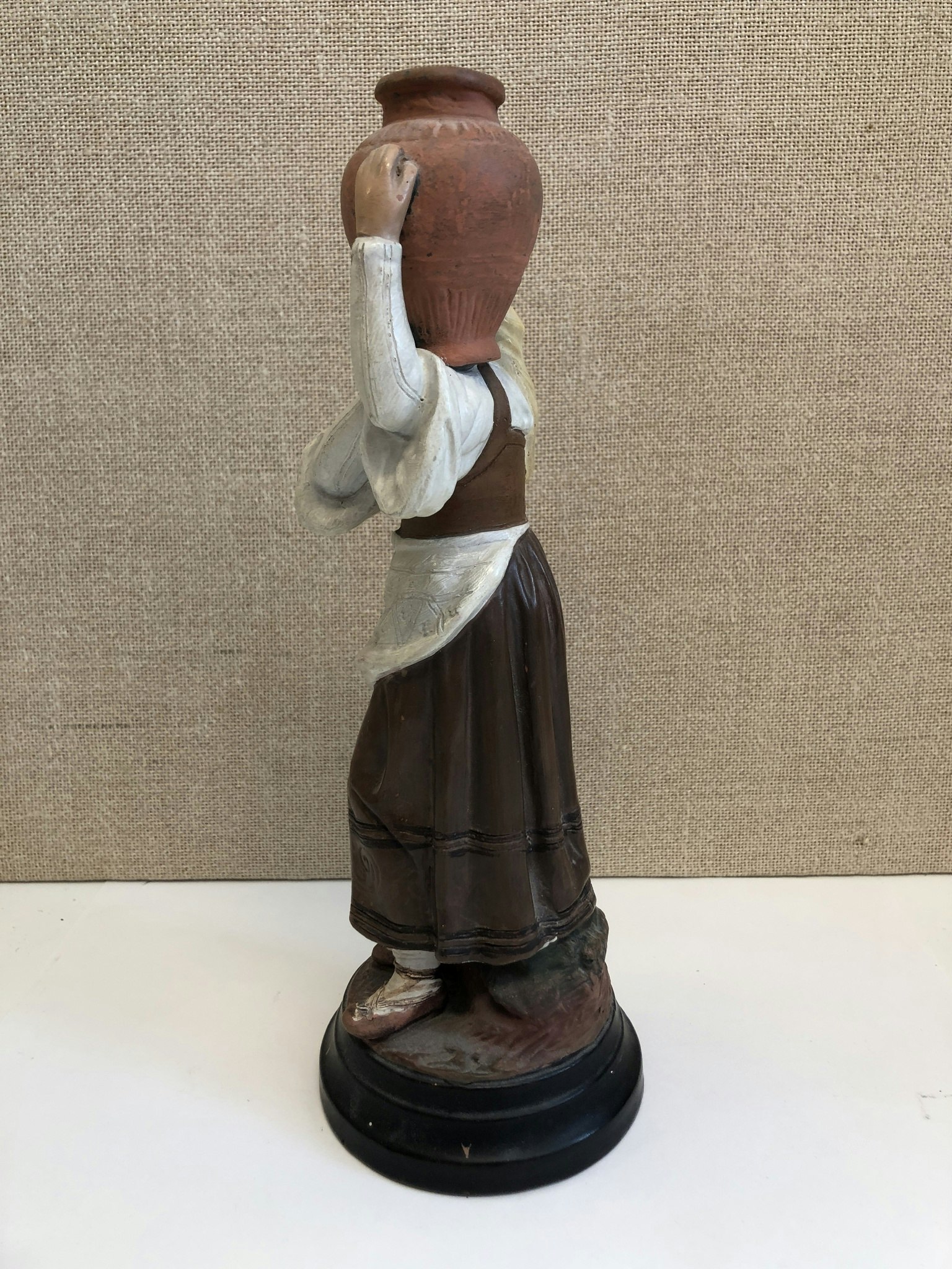 FIGURIN, keramik, "Vattenbäraren, 1900-talets första del.
