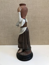 FIGURIN, keramik, "Vattenbäraren, 1900-talets första del.