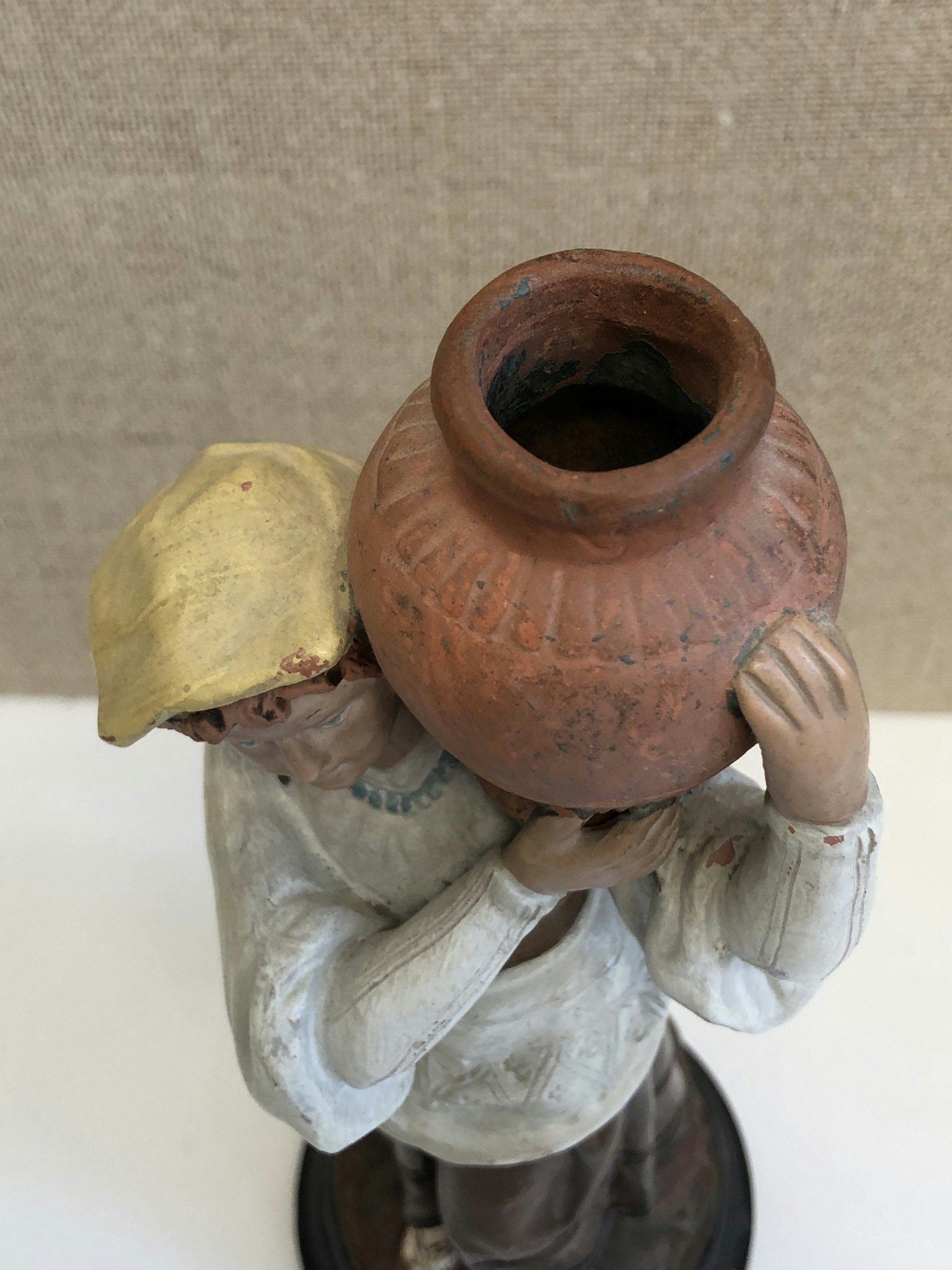 FIGURIN, keramik, "Vattenbäraren, 1900-talets första del.