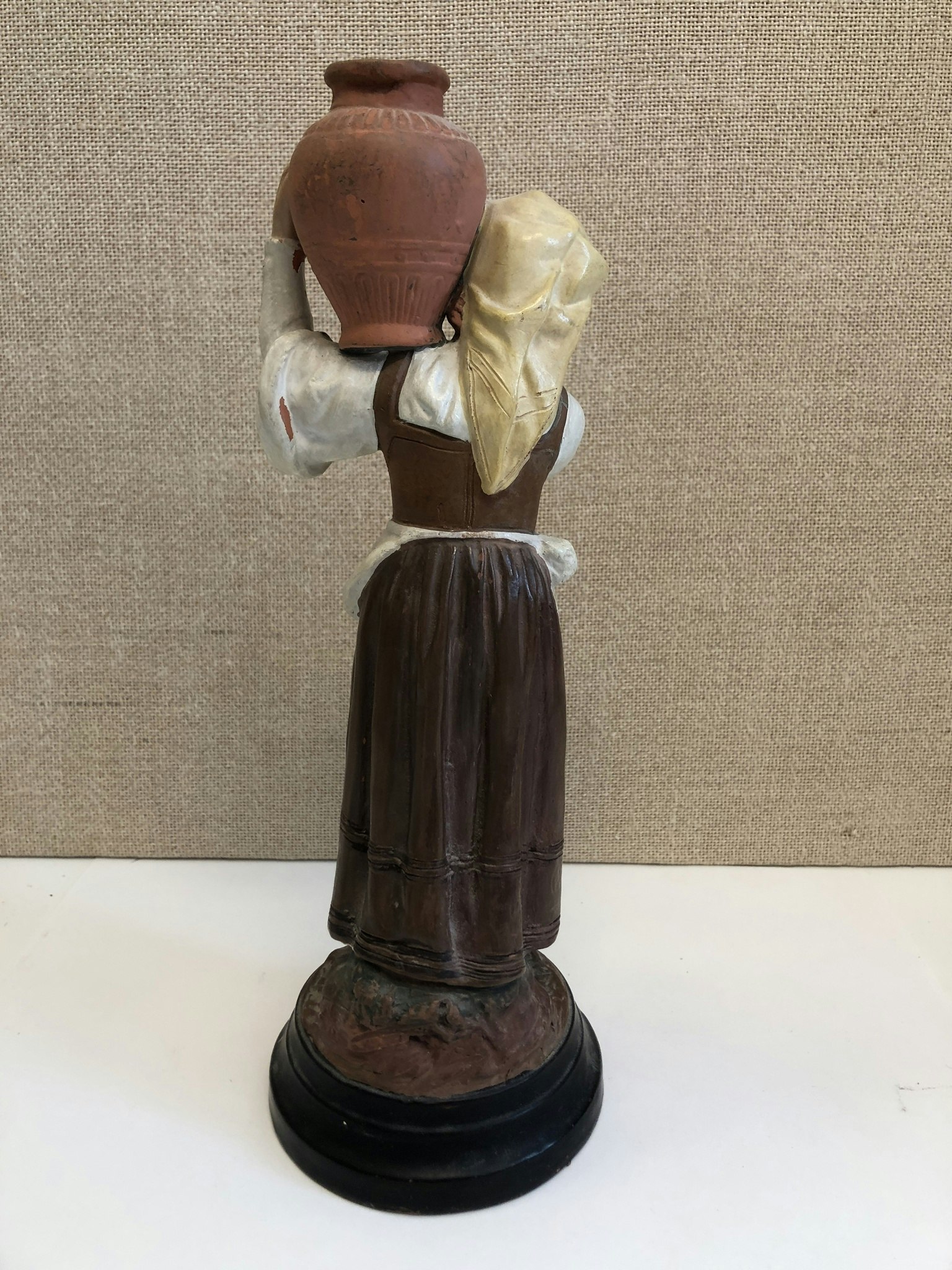 FIGURIN, keramik, "Vattenbäraren, 1900-talets första del.
