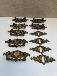 MÖBELBESLAG, 11 st. bronserad mässing, nyrenässans, 18/1900-tal.