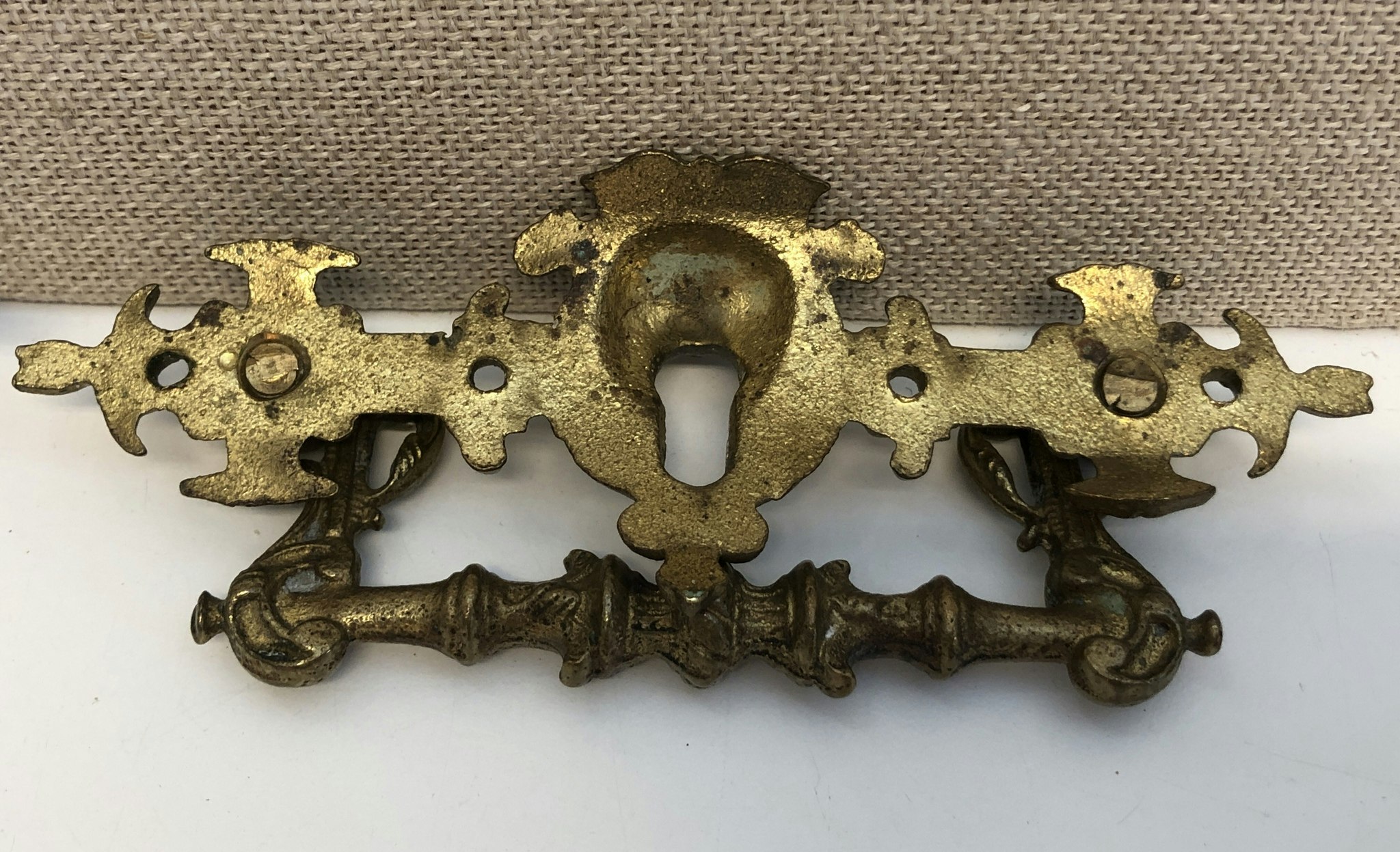 MÖBELBESLAG 2 st, bronserad metall, nyrenässans, 1800 talets slut.