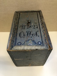 LÅDA, skjutlock, allmoge, original målat, ONS samt daterad 1827.