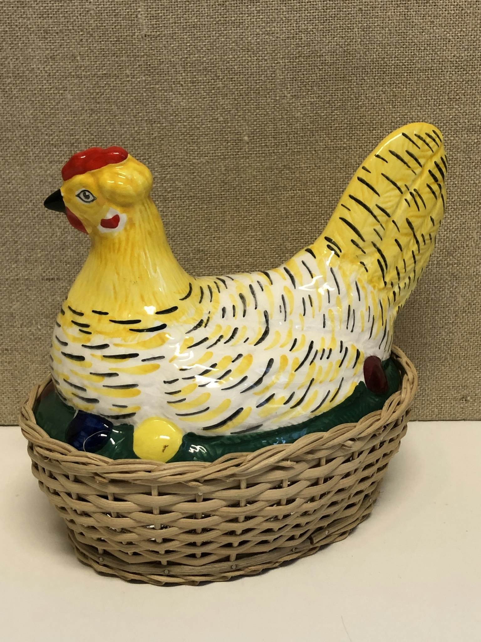 LAYING HEN, porcelain/rattan, second half of the 20th century.