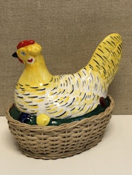 LAYING HEN, porcelain/rattan, second half of the 20th century.