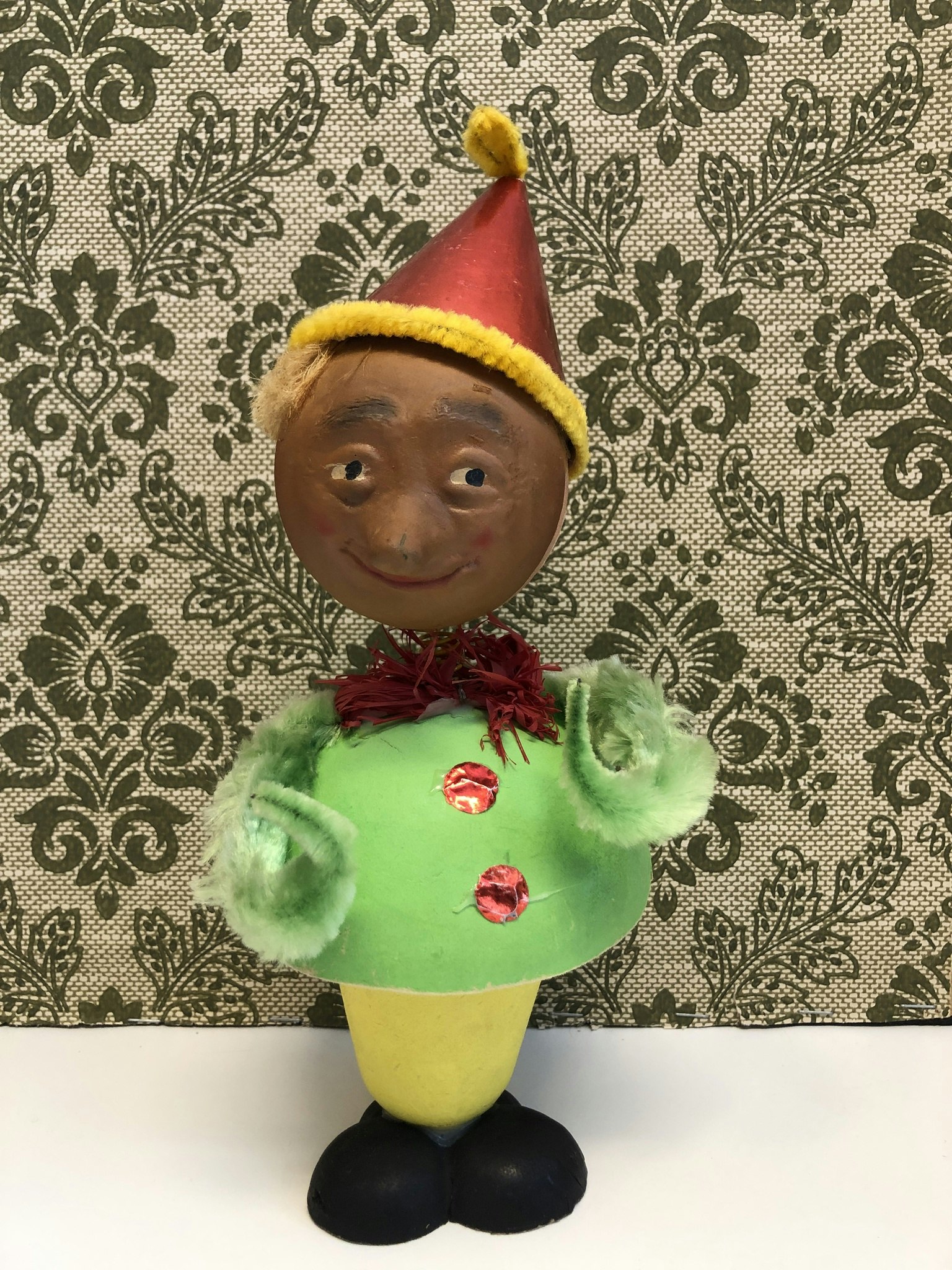 PÅSKFIGUR/GODISGÖMMA, papper, 1950/60-tal.