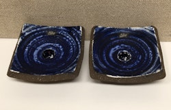 THOMAS HELLSTRÖM. A pair of candlesticks, ceramics, Nittsjö.