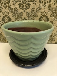 BLOMKRUKA MED FAT, keramik, "1049", Uppsala-Ekeby, 1900-talets mitt.