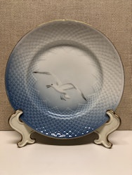 FÖRRÄTTSTALLRIK, porslin, "Måsen", Fanny Garde, Bing & Gröndahl, Danmark.