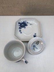 CREMEKOPP MED FAT, porslin, "Blå blomster", Royal Copenhagen, Danmark.