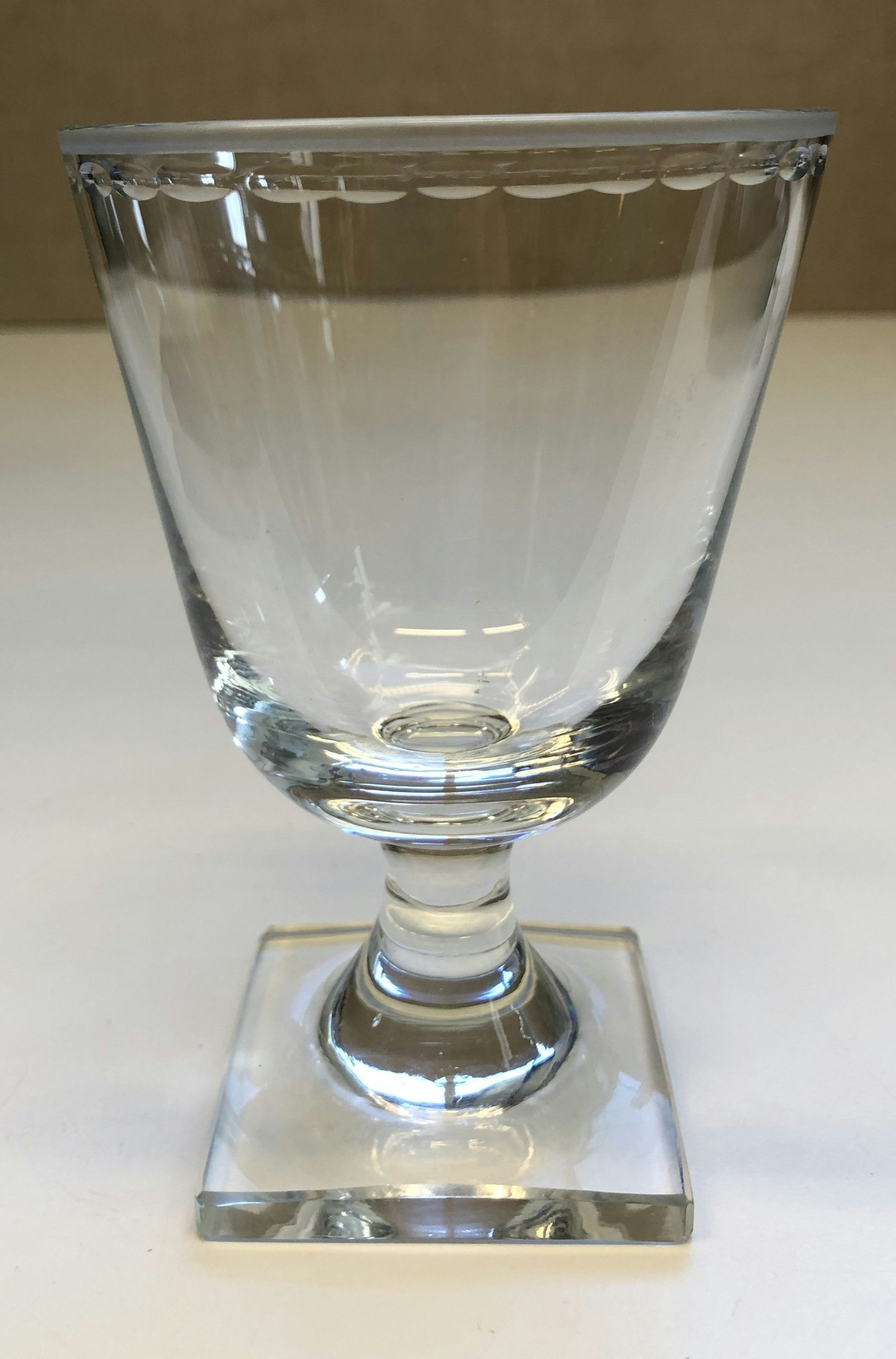ELIS BERGH. Rödvinsglas, berg kristall, " Ekeberga Pärlbård, Kosta.