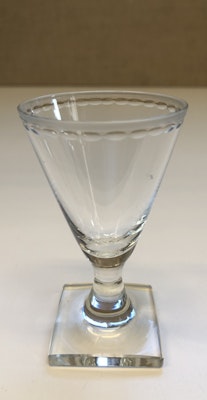 ELIS BERGH. Snapsglas, berg kristall, " Ekeberga Pärlbård, Kosta.