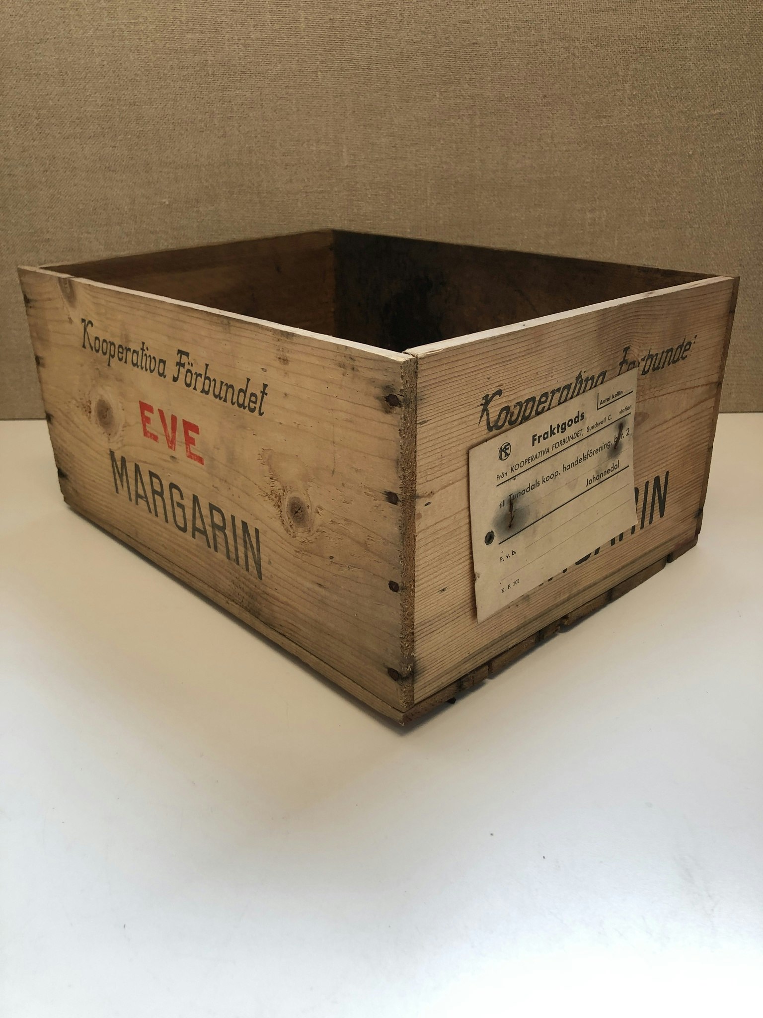 WOODEN BOX, Eve margarine, first half of the 20th century.