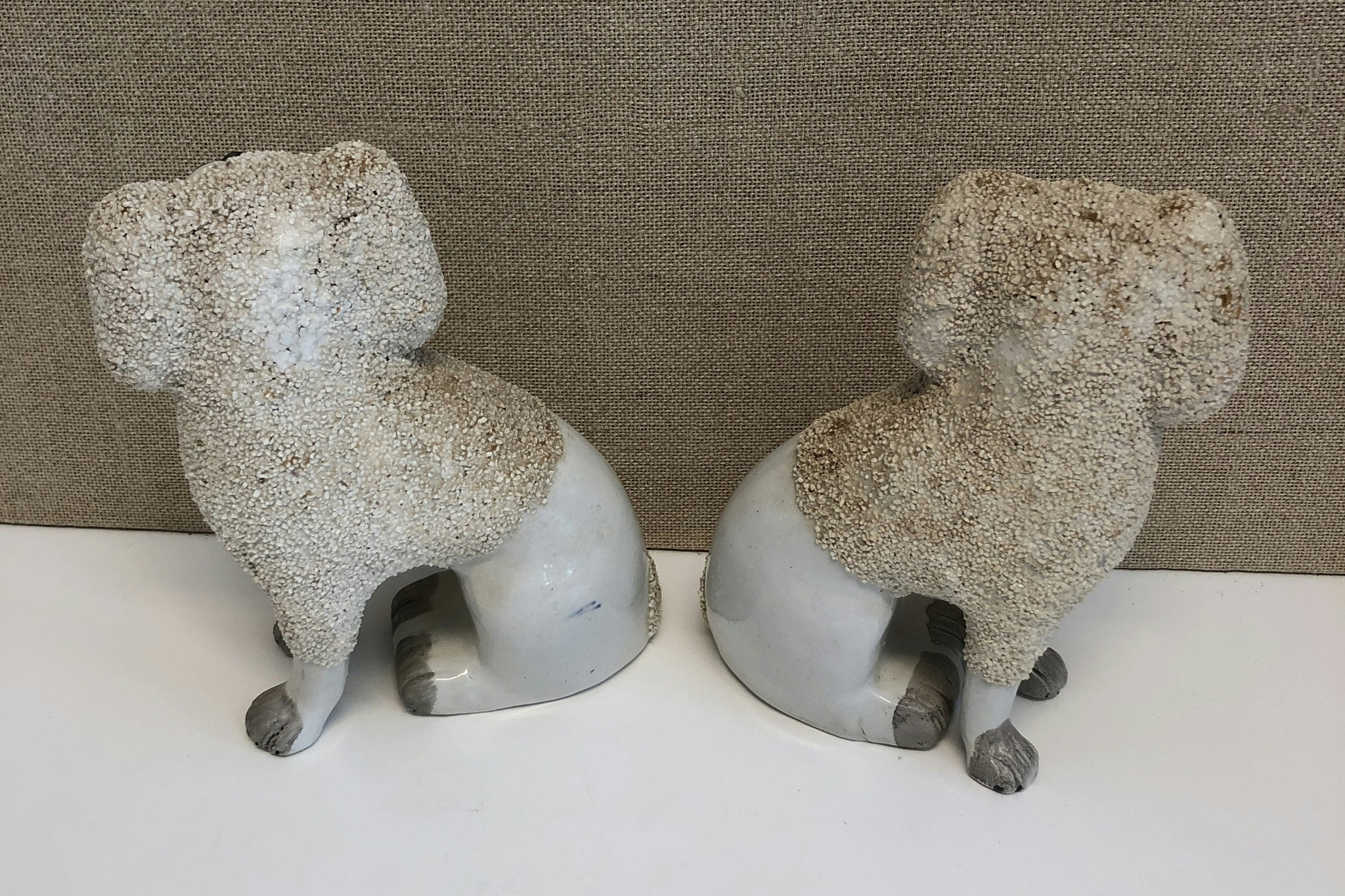 FIGURINER, ett par, porslin, hundar, Staffordshire, England, 1900-talets början.
