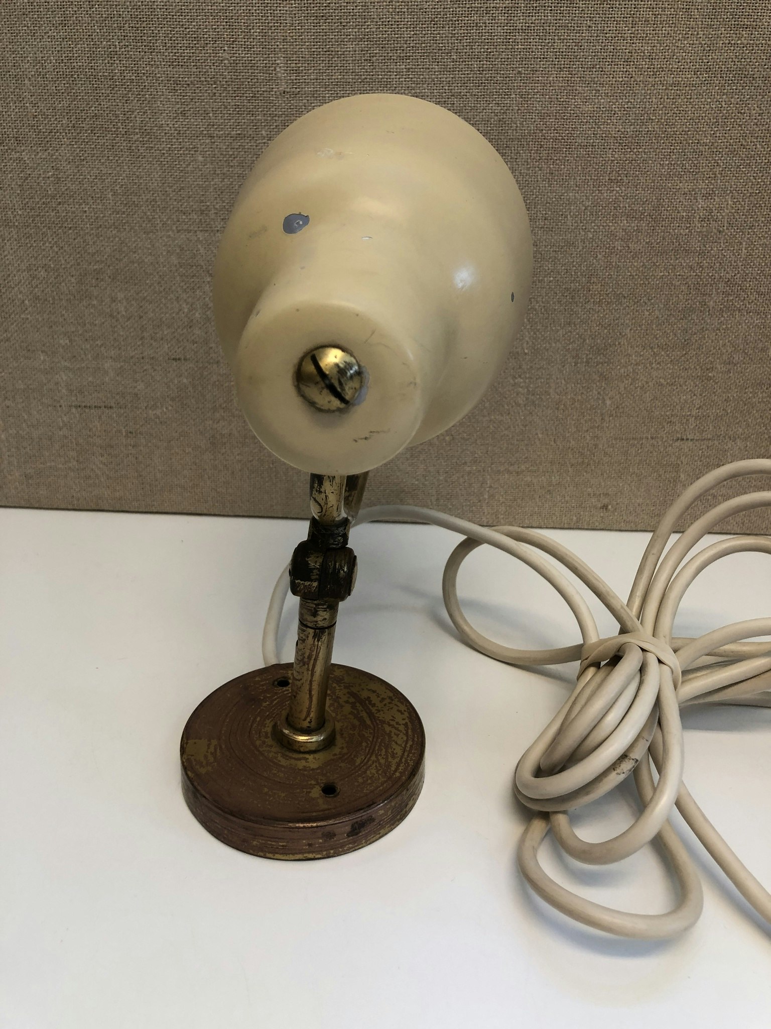 BERTIL BRISBORG. Vägglampa, mässing/metall, Nordiska Komaniet, 1940-tal.