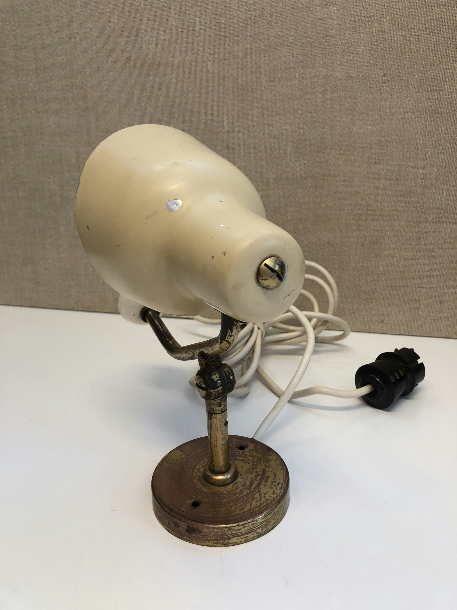 BERTIL BRISBORG. Vägglampa, mässing/metall, Nordiska Komaniet, 1940-tal.