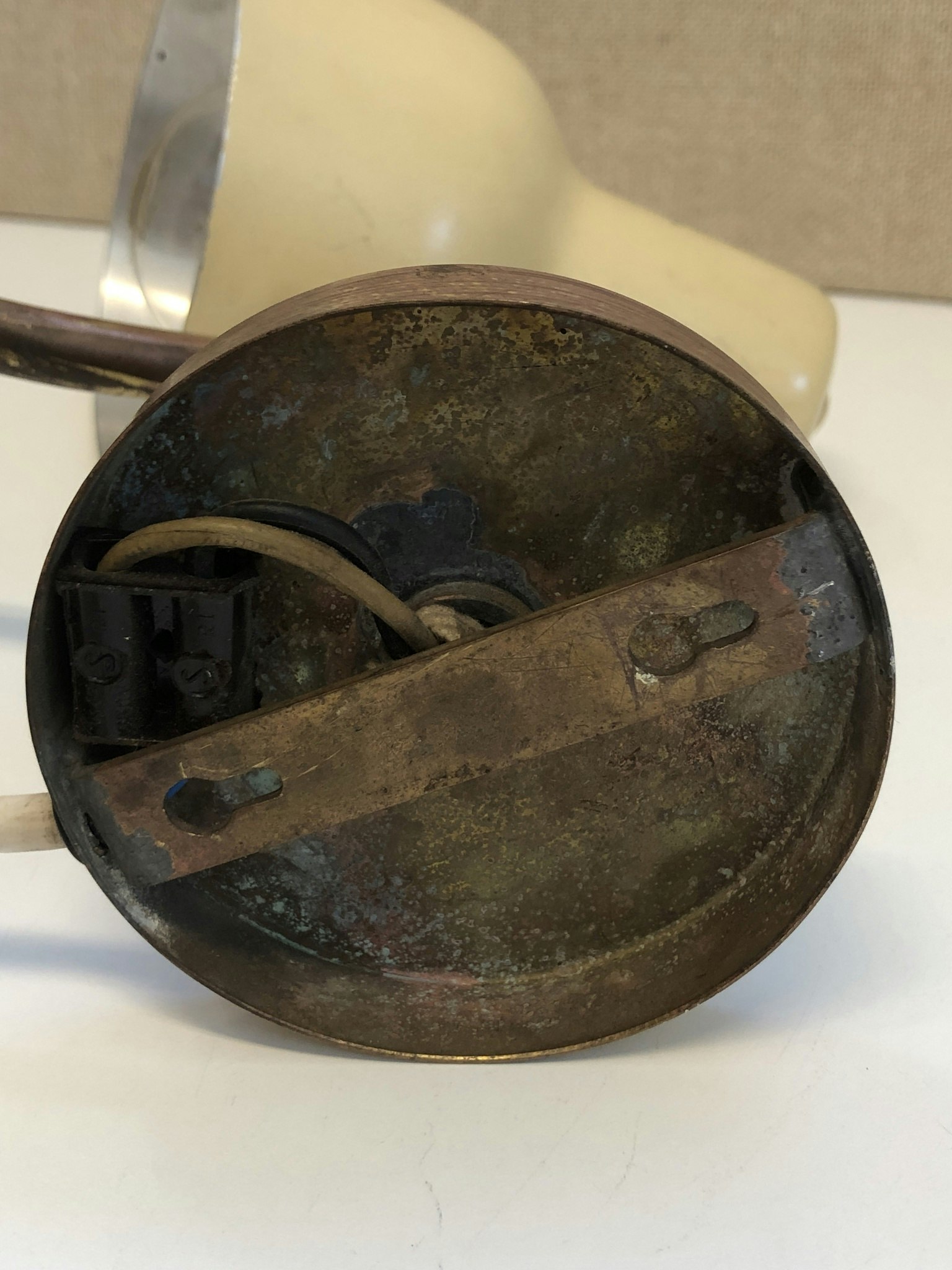 BERTIL BRISBORG. Vägglampa, mässing/metall, Nordiska Komaniet, 1940-tal.