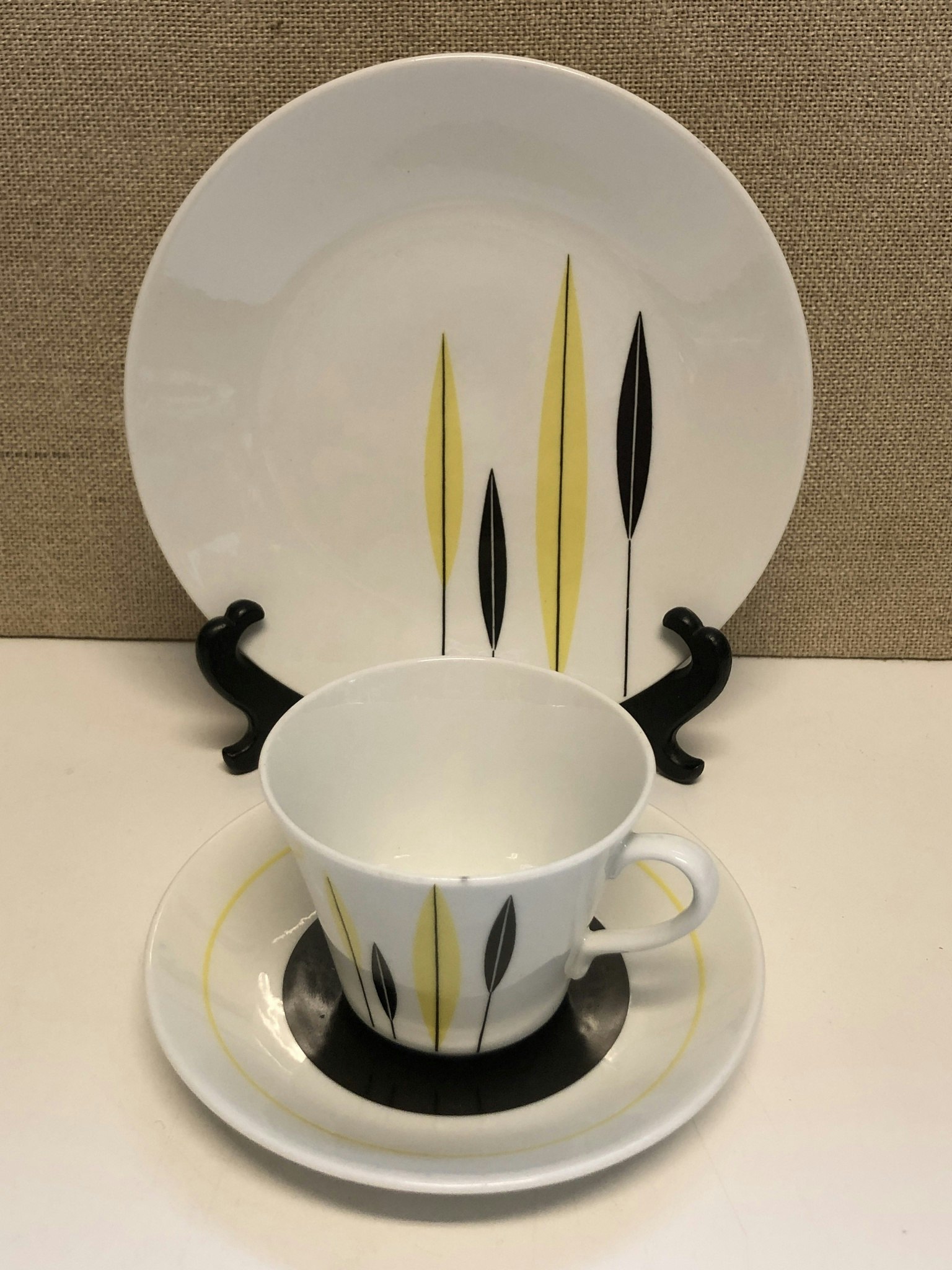 KAFFEKOPP MED FAT SAMT ASSIETT, "Bali", Rörstand, 1900-talets mitt.
