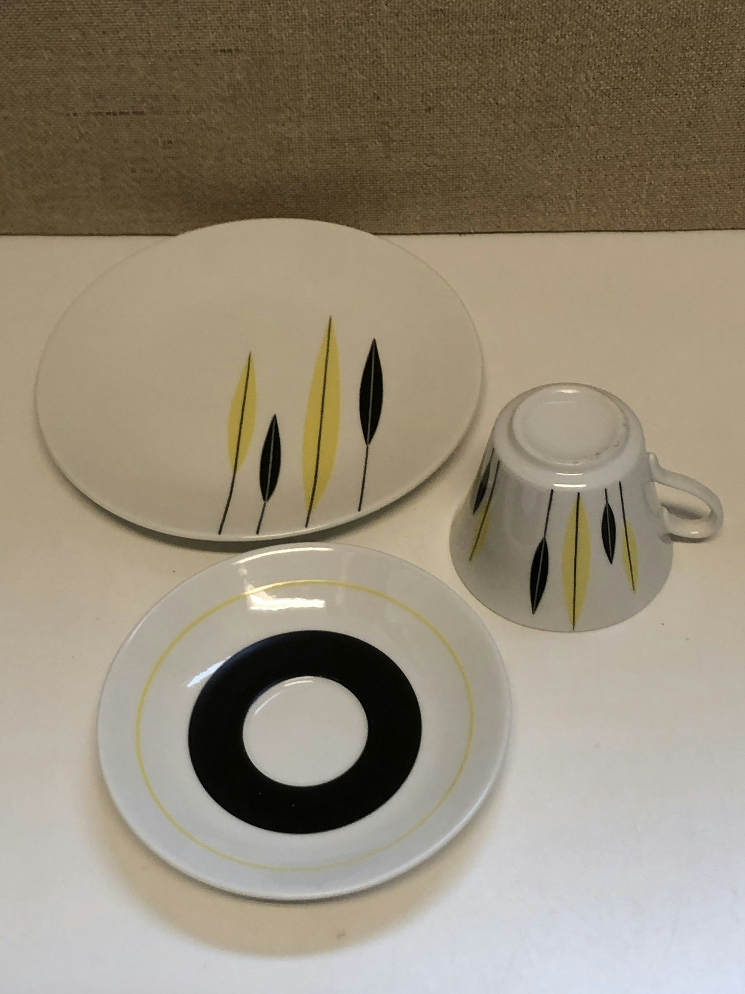 KAFFEKOPP MED FAT SAMT ASSIETT, "Bali", Rörstand, 1900-talets mitt.