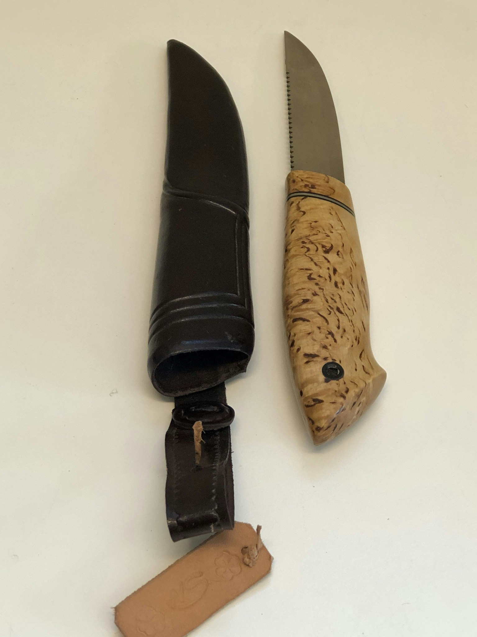 SÖREN NORBERG. Kniv, björk/läder, blad Frost Mora, signerad, 19/2000-tal.