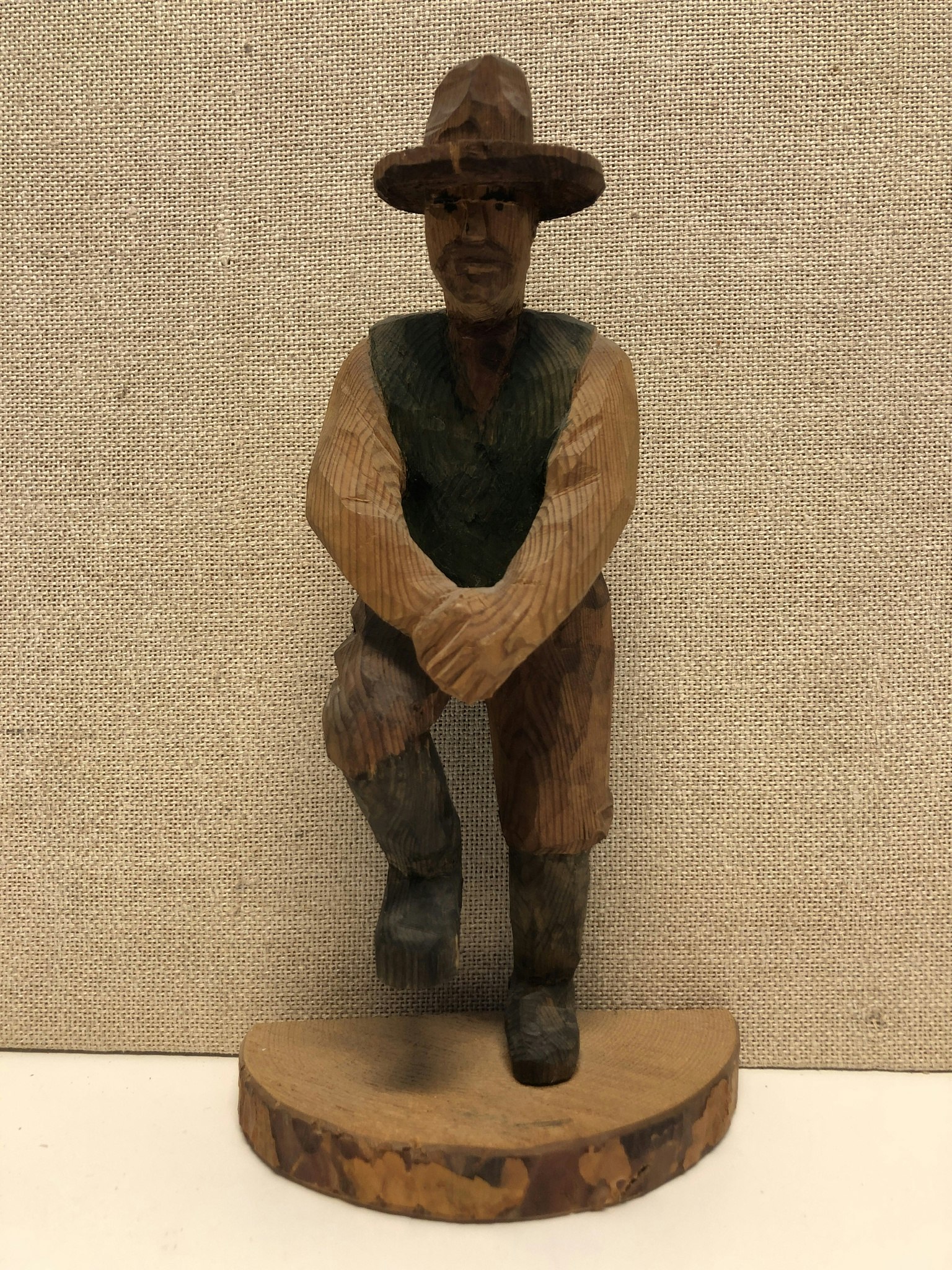 TRÄSKULPTUR, Cowboy, signerad E.D. 1940-tal