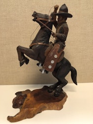 TRÄSKULPTUR, Cowboy, signerad K.E.D. samt daterad 1948.