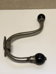 KLÄDKROK, metall, väggmodell, 1900-talets början.