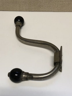 KLÄDKROK, metall, väggmodell, 1900-talets början.