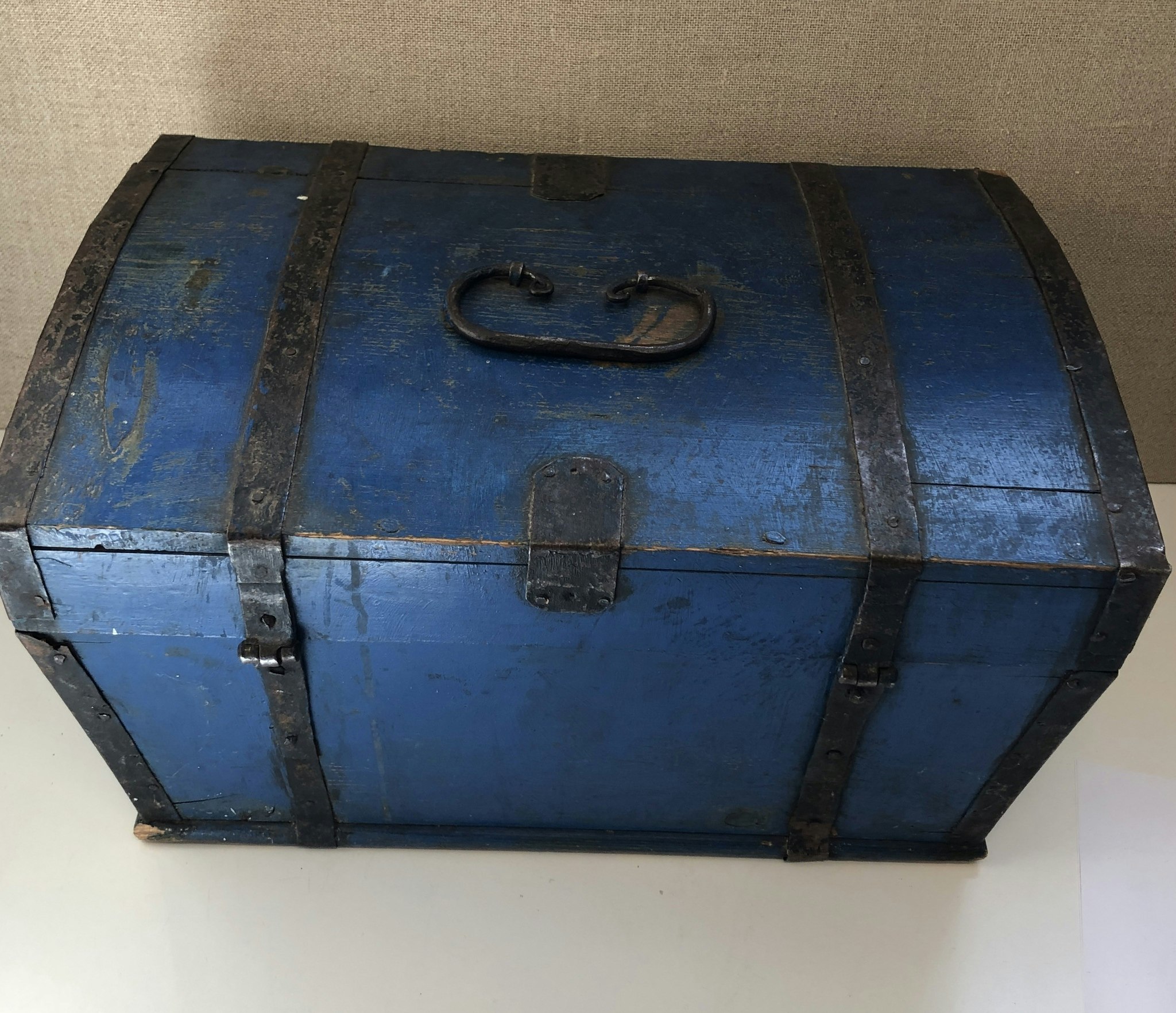 SKRIN, bemålad furu, 1800-tal.